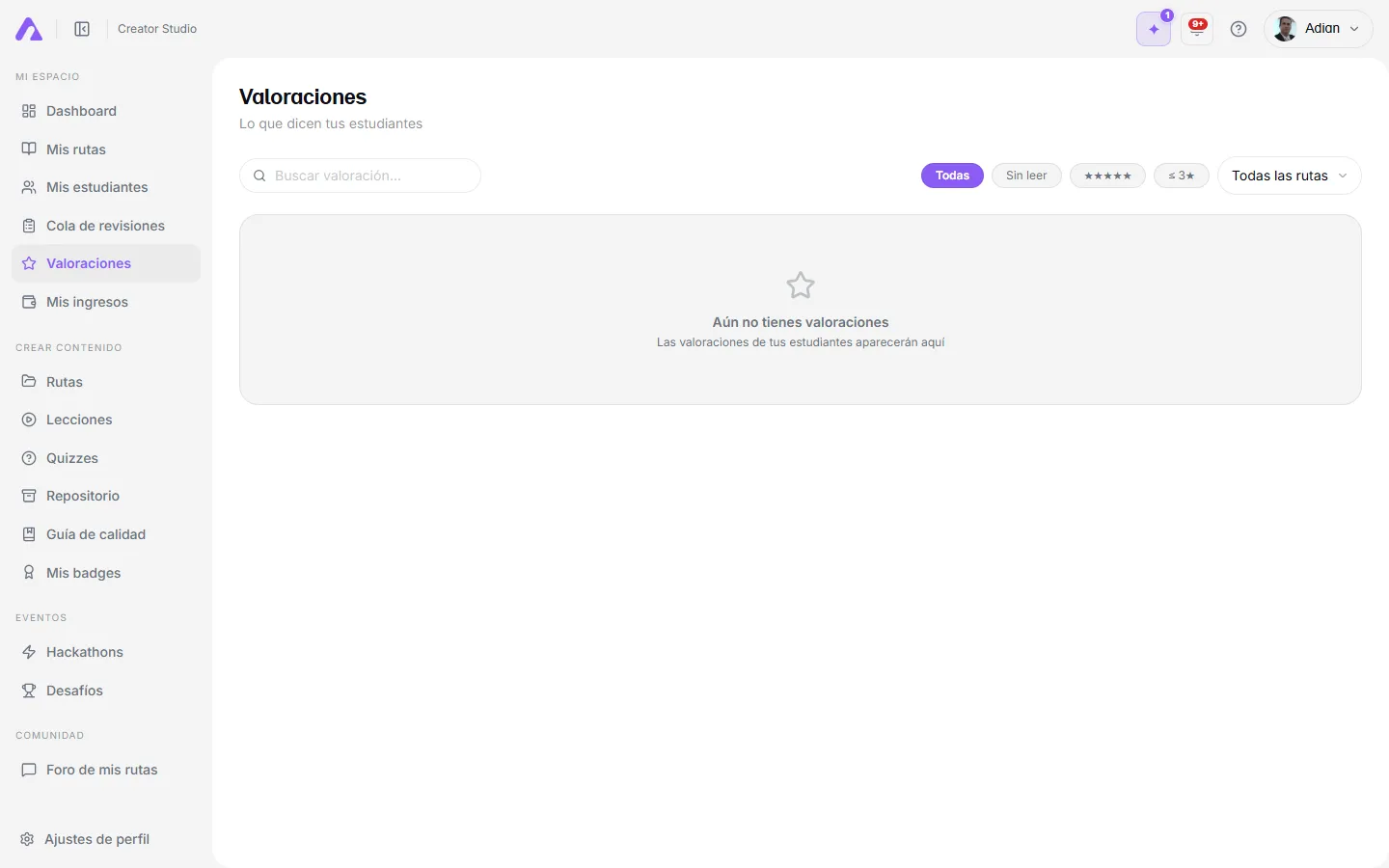Panel de reseñas con resumen de valoraciones y listado de opiniones de alumnos